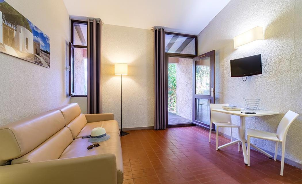 Belambra Clubs La Colle-Sur-Loup - Les Terrasses De Saint-Paul De Vence 호텔 객실 사진