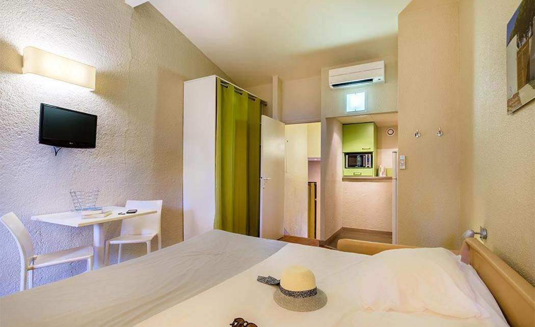 Belambra Clubs La Colle-Sur-Loup - Les Terrasses De Saint-Paul De Vence 호텔 객실 사진