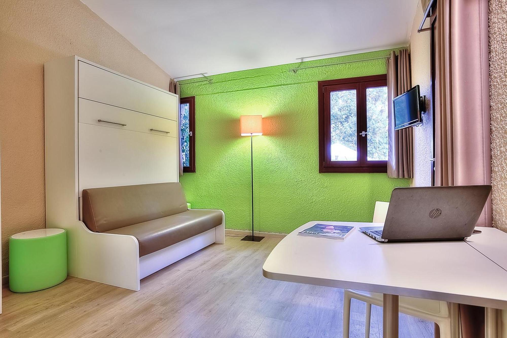 Belambra Clubs La Colle-Sur-Loup - Les Terrasses De Saint-Paul De Vence 호텔 객실 사진